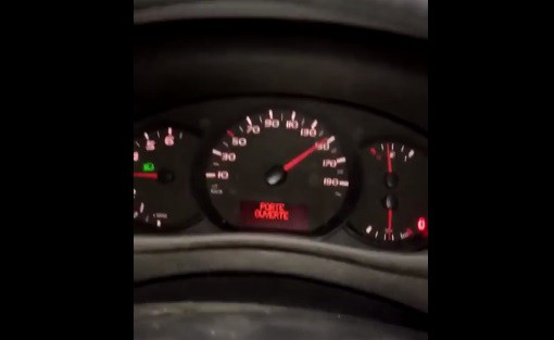 Video: venía a 150 kilómetros por hora, hizo un rebaje a segunda y rompió el motor | Curiosidades