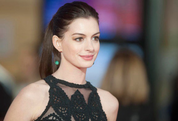 El polémico meme de Anne Hathaway sobre las Kardashian | Espectáculos