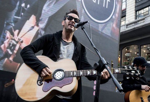 Axel anticipó los Premios Gradel con un show sorpresa en el microcentro porteño | Espectáculos