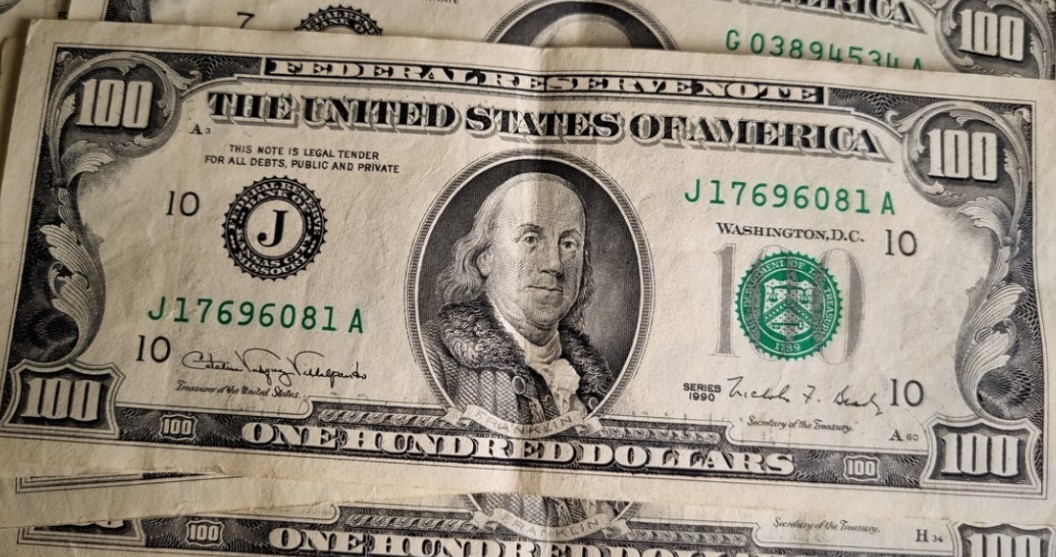 Dólares "cara chica" y deteriorados: el BCRA extendió el plazo para cambiarlos sin costos extra | Economía