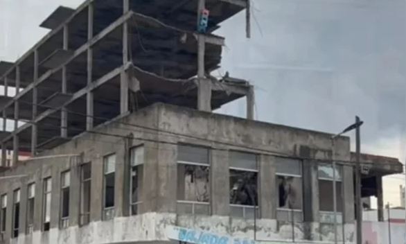 Se derrumbó un edificio abandonado en Santa Teresita | Actualidad