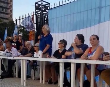 Opositores realizaron un acto para pedir un juicio político a Javier Milei | Política