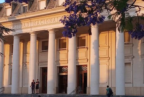 Evacúan y prohíben ingreso en edificio de Universidad Nacional del Sur por sustancias químicas tras temporal | Actualidad