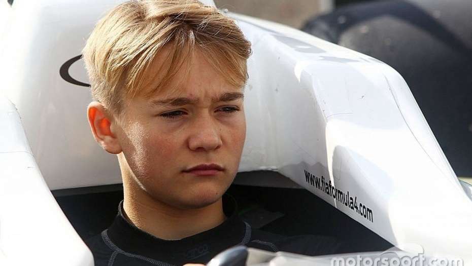 Video escalofriante de un choque en una carrera en Inglaterra: un piloto perdió las piernas | Deportes