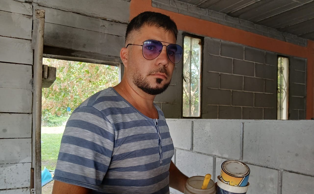 Le entraron a robar, persiguió al ladrón y lo encontró vestido con su ropa | Actualidad