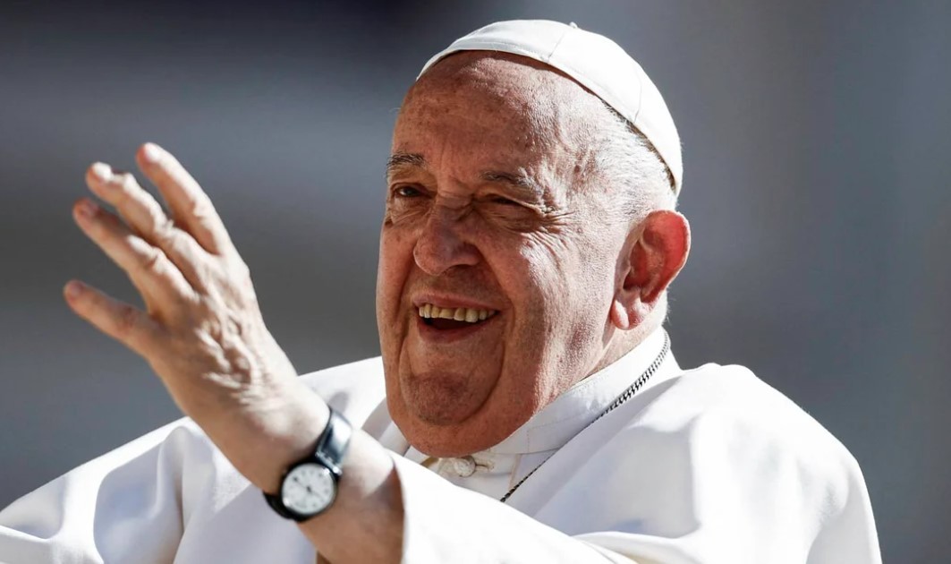 El papa Francisco celebró su 12° aniversario en el hospital: torta, velas y oraciones | Internacionales