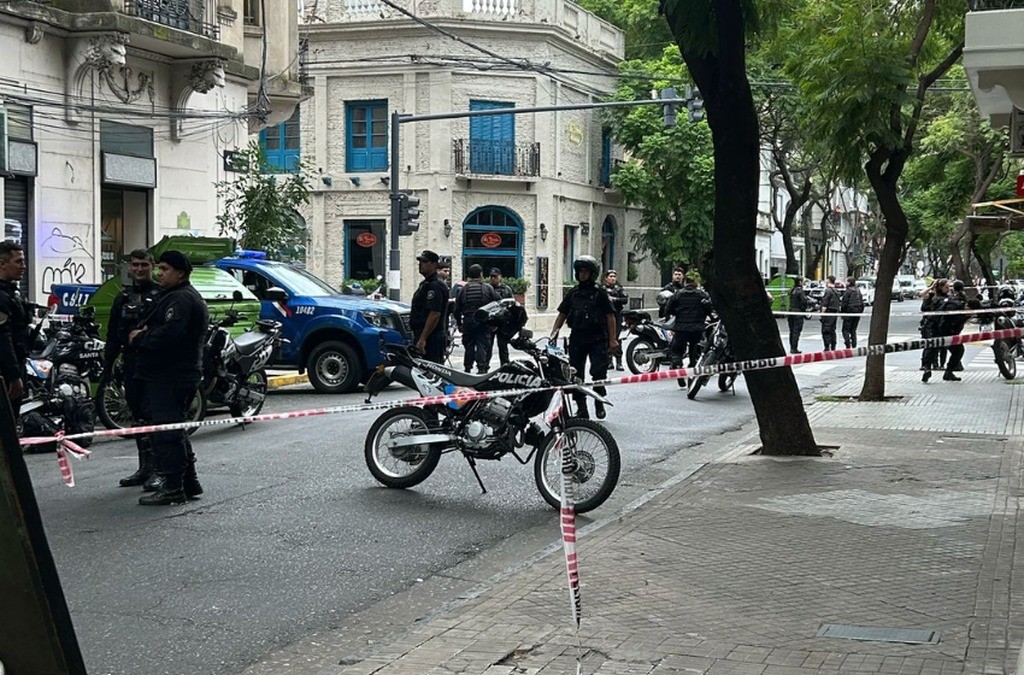 Hallaron posibles restos humanos en tres contenedores del microcentro de Rosario | Actualidad