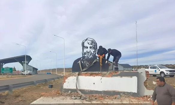 El intendente de Río Gallegos, tras la destrucción del monumento de Osvaldo Bayer: “Es de mucha pobreza intelectual” | Política