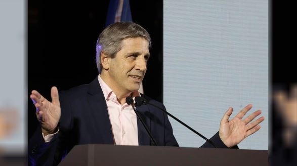 Caputo anunció que Argentina recibirá U$S 20.000 millones del FMI | Economía