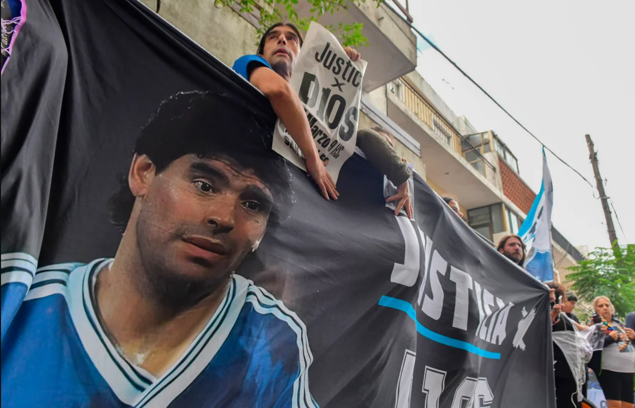 "Líquido en los pulmones y corazón agrandado": los desgarradores detalles de la autopsia de Diego Maradona | Actualidad