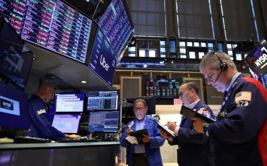 Los mercados se preparan para un lunes muy complicado y la Argentina tiene dos semanas difíciles por delante | Economía