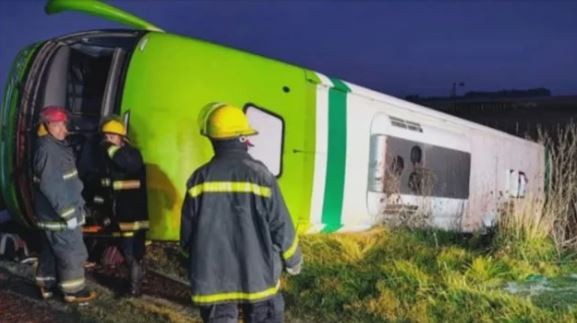 Detuvieron e imputaron al chofer del micro que volcó en la ruta 51 | Actualidad