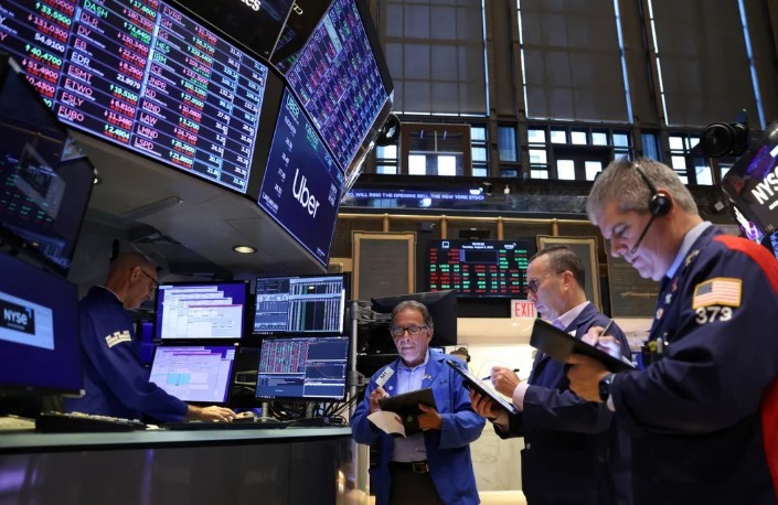 La suba de activos argentinos pisó el freno y la Bolsa opera en baja | Economía