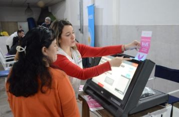 Elecciones porteñas 2025: Reclaman visibilidad de las mujeres en la Boleta Única Electrónica | Política