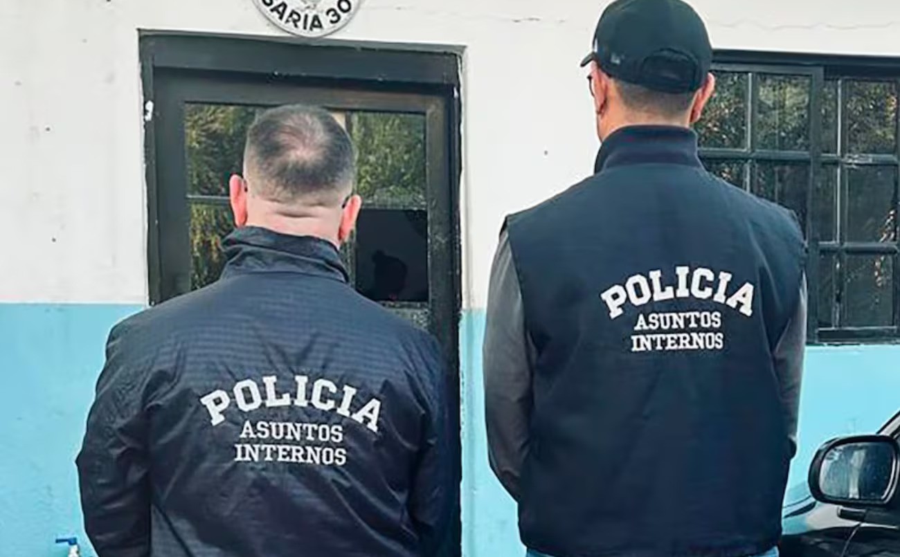 Dos policías extorsionaron a un joven con una denuncia falsa y quedaron detenidos | Actualidad