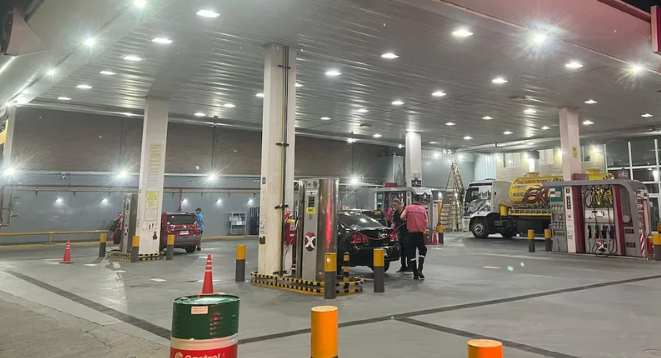 Una estación de servicio redujo el horario de carga de combustible para motos por la inseguridad | Actualidad
