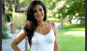 Silvina Escudero posteó la foto de una mujer amamantando un perro y hay polémica | Espectáculos