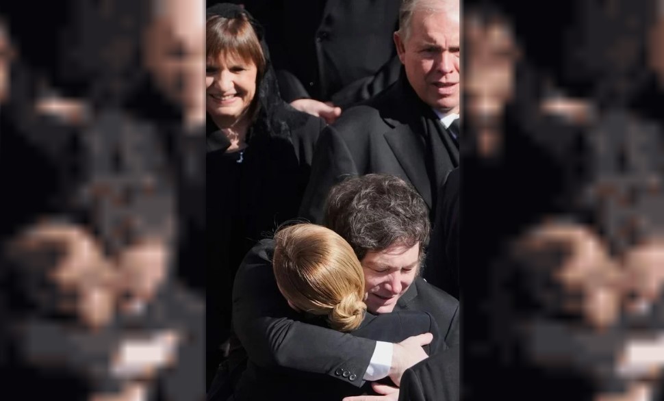 El abrazo de Javier Milei y Giorgia Meloni durante el funeral del papa Francisco en el Vaticano | Política