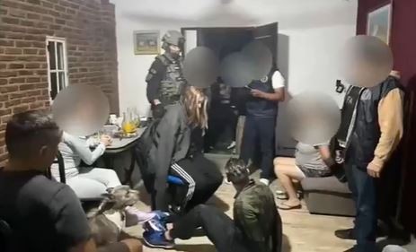 Tenía un polígono de tiro clandestino en su vivienda y fue detenido | Actualidad