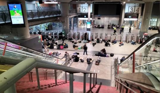 La electricidad volvió en España y Portugal tras varias horas de un histórico apagón masivo: posibles causas | Internacionales