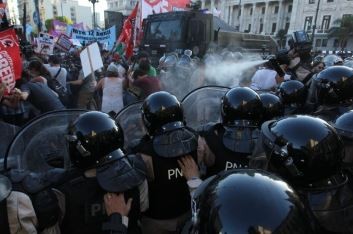 Amnistía Internacional denunció recortes, cierres de programas y mayor represión en la gestión de Milei | Política