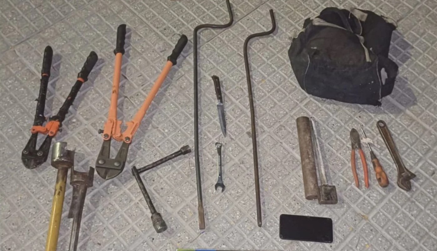 Detuvieron a un ladrón mientras intentaba robar la rueda de una camioneta en Belgrano | Actualidad