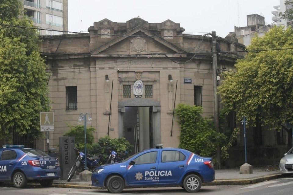 Un grupo de mujeres iniciaron un incendio en una comisaría de Santa Fe | Actualidad