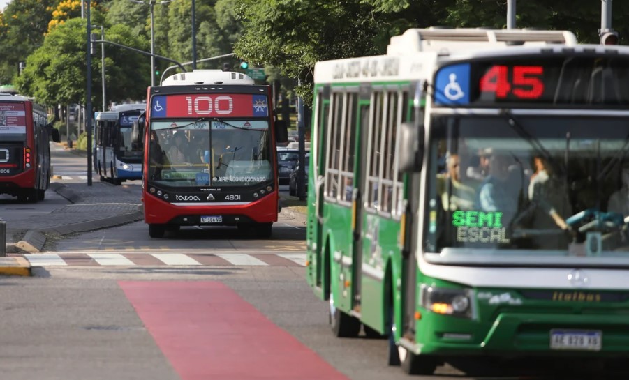 El Gobierno apuntó contra la UTA por el paro de colectivos: "Toman de rehenes a los pasajeros" | Política