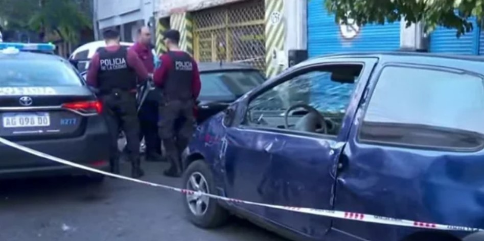 Un conductor alcoholizado perdió el control de su auto, chocó a otro que estaba estacionado y volcó | Actualidad