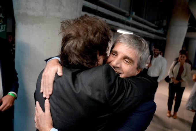 Milei celebró la baja de la inflación y colmó de elogios al ministro Caputo | Política