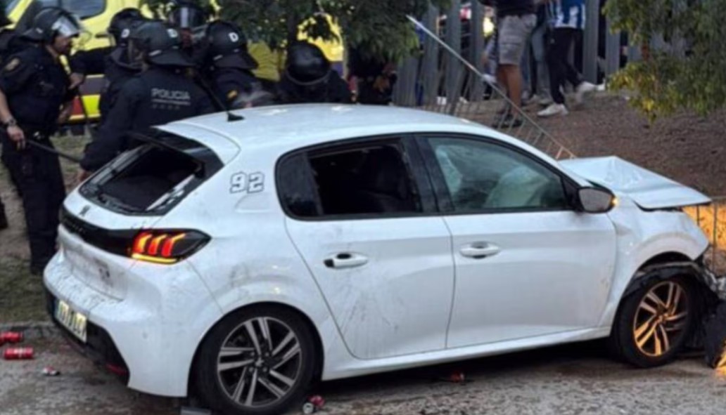 Trece hinchas heridos por un atropello en el exterior del estadio del Espanyol antes del partido frente al Barcelona | Internacionales