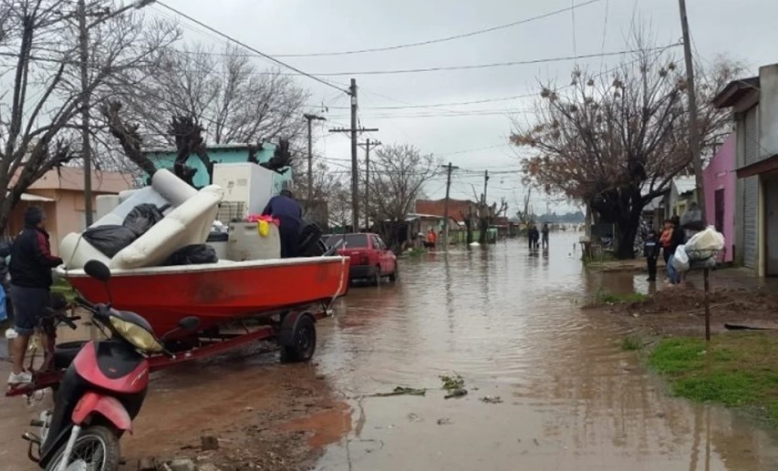 “El arroyo de 15 metros ahora tiene un kilómetro”: Campana desbordada por la inundación | Actualidad