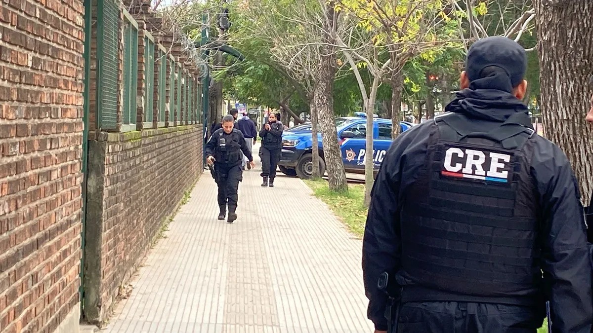 Santa Fe: Detuvieron a la madre de un alumno que fue a la escuela con un arma | Actualidad