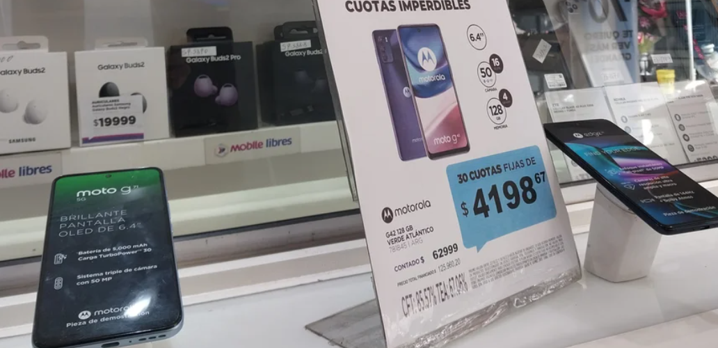 Oficializan la rebaja de aranceles para la importación de teléfonos celulares | Economía