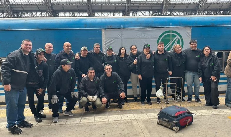 Llegó el tren solidario a Campana para entregar las donaciones tras el temporal fatal | Actualidad