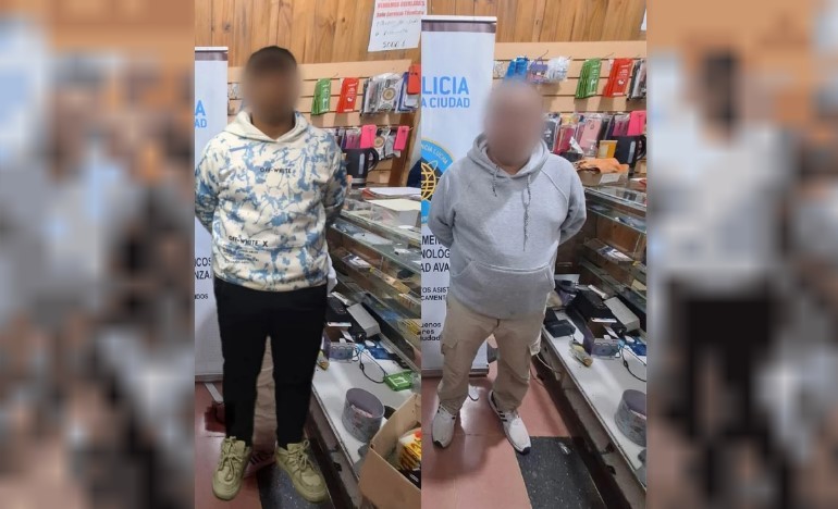 Escondían celulares robados en la basura y fueron detenidos cuando uno de los teléfonos empezó a sonar | Actualidad