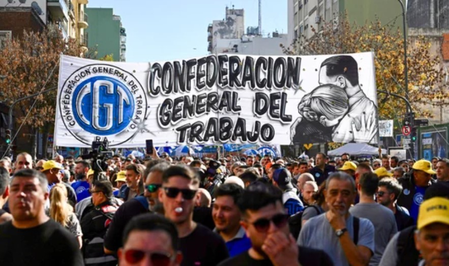 La CGT presentó un amparo contra el decreto del Gobierno que limita las huelgas | Política