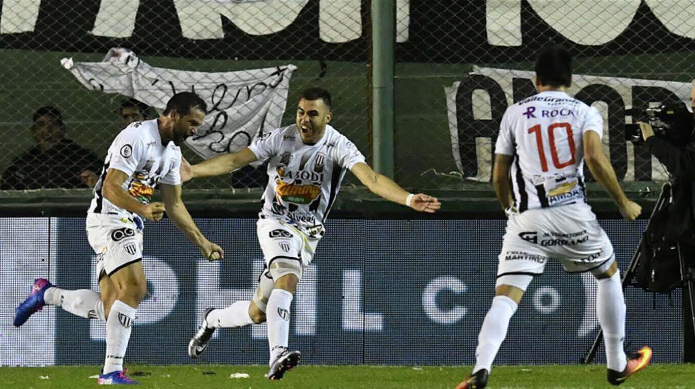Árbitro pidió sanción para el jugador de Pacífico que pinchó con un alfiler a futbolistas de Estudiantes | Deportes