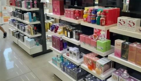 El Gobierno elimina el control de la ANMAT en la importación de cosméticos y productos de higiene personal | Política