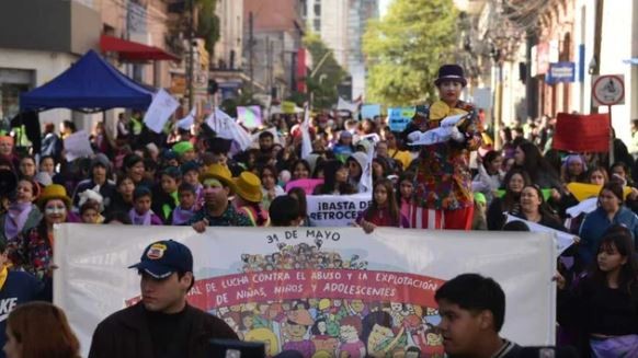 Marcha en Paraguay: cientos de chicos protestan contra el abuso y exigen que no cierren Ministerio de la Niñez | Internacionales