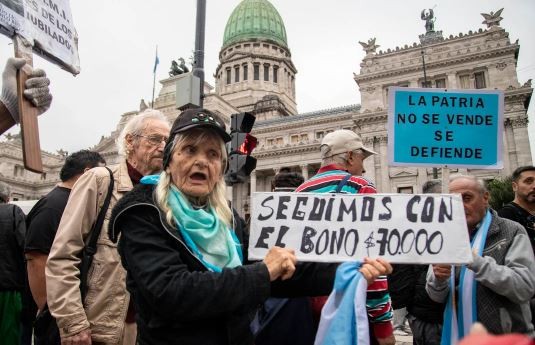 Marcha de los jubilados: se suman feministas, personas con discapacidad y profesionales del Garrahan y CONICET | Política
