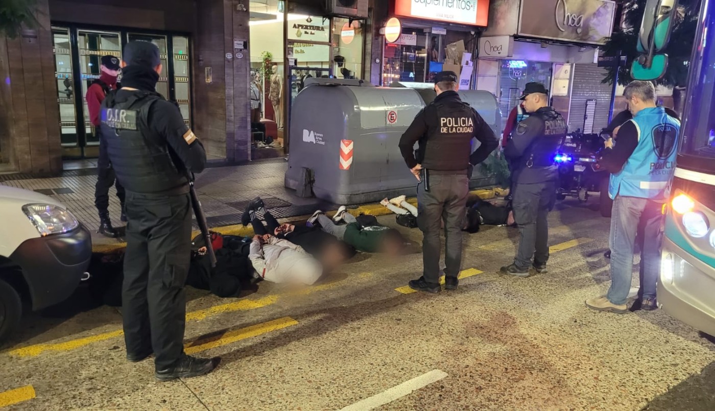 Nueve detenidos por robar celulares en colectivos en Recoleta | Actualidad