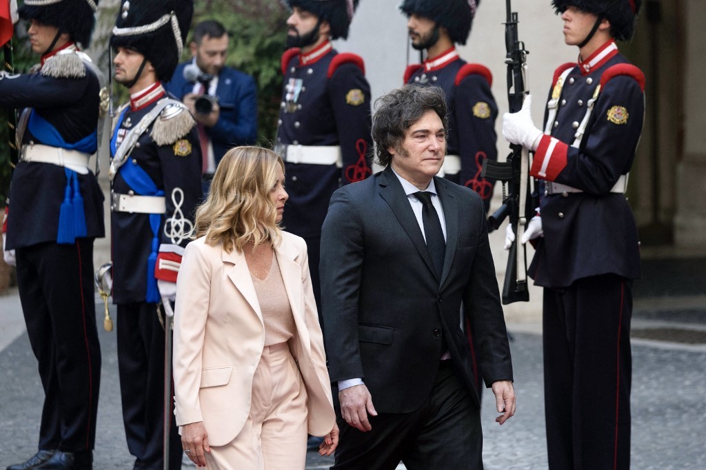 Milei y Meloni se reunieron en Roma y supervisaron un acuerdo entre YPF y la italiana ENI | Política