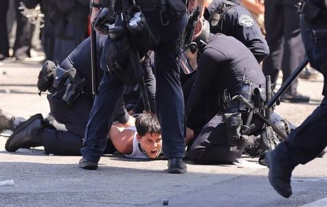 La Policía de Nueva York arrestó a más de 20 manifestantes contra las deportaciones en la Torre Trump | Internacionales