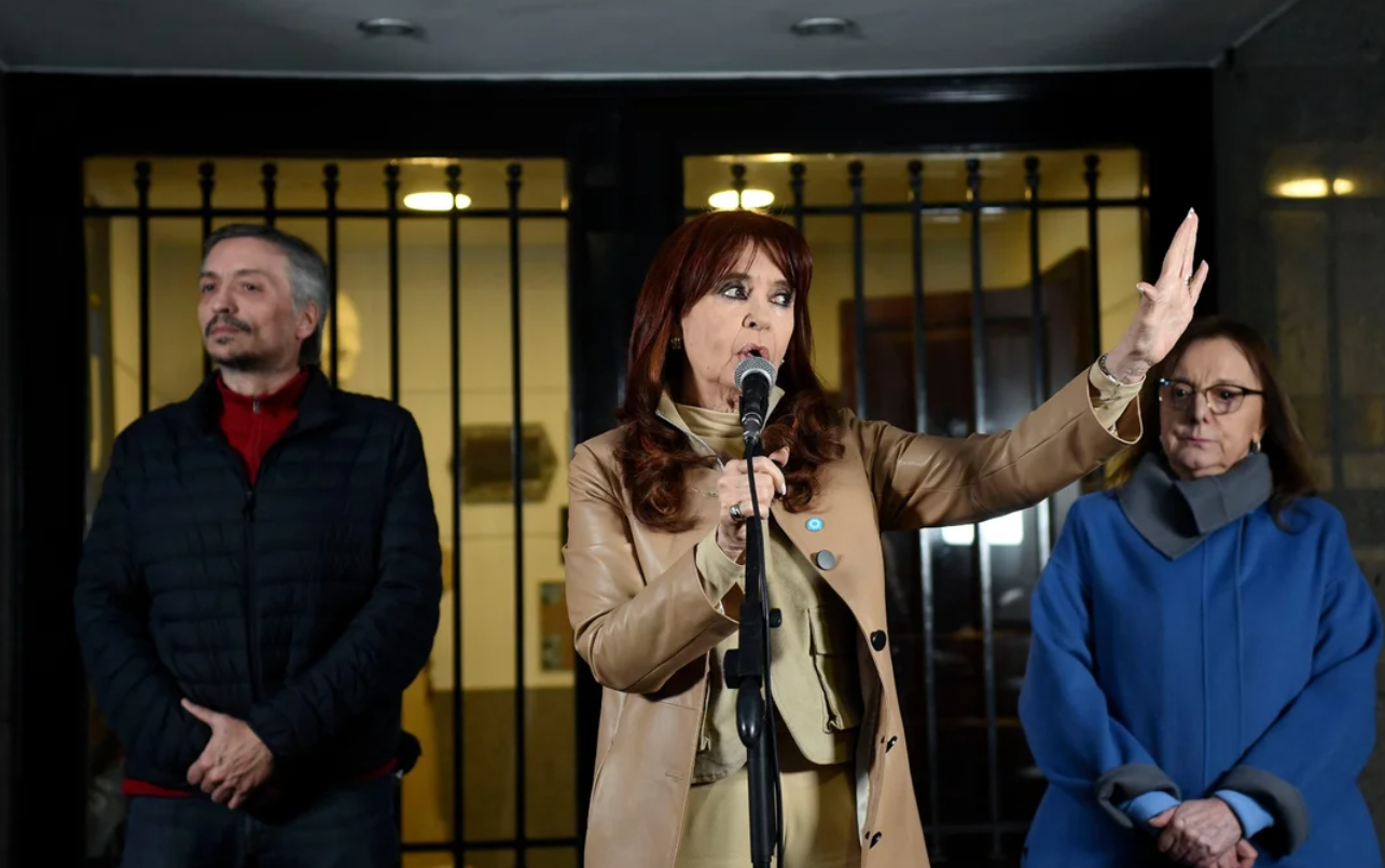 El Tribunal pide a Migraciones reforzar controles para evitar que Cristina Kirchner salga del país | Política
