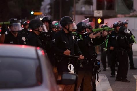 Un juez federal ordenó a Trump devolver el control de la Guardia Nacional a California | Internacionales