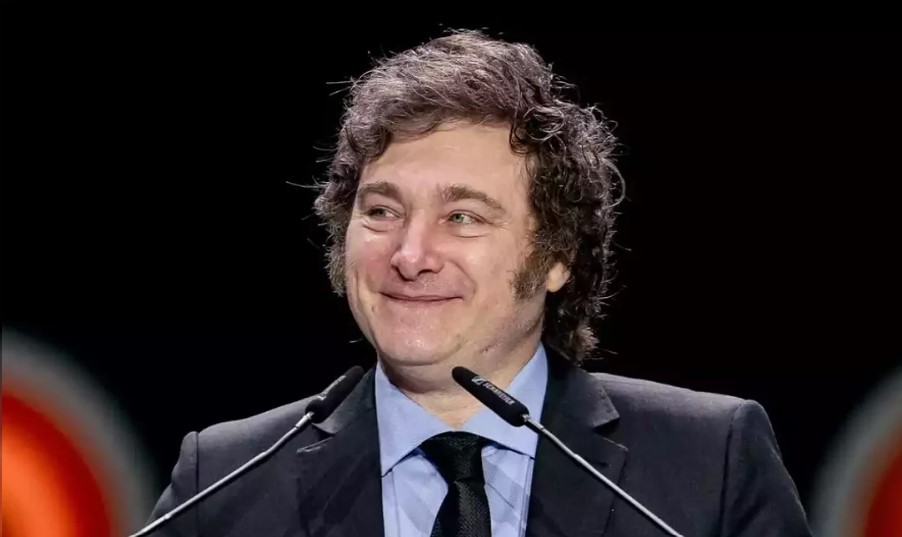 Javier Milei vuelve al país y prepara la firma de una batería de decretos clave | Política