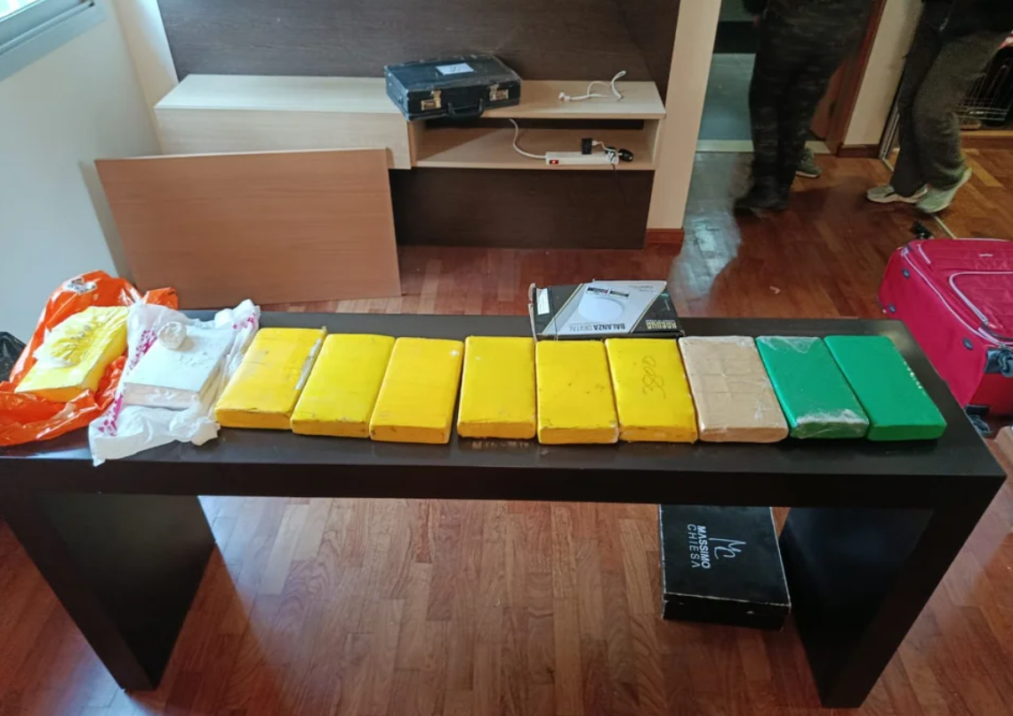 Narco condenado tres veces tenía salidas transitorias: allanaron su casa y encontraron 12 kilos de cocaína | Actualidad