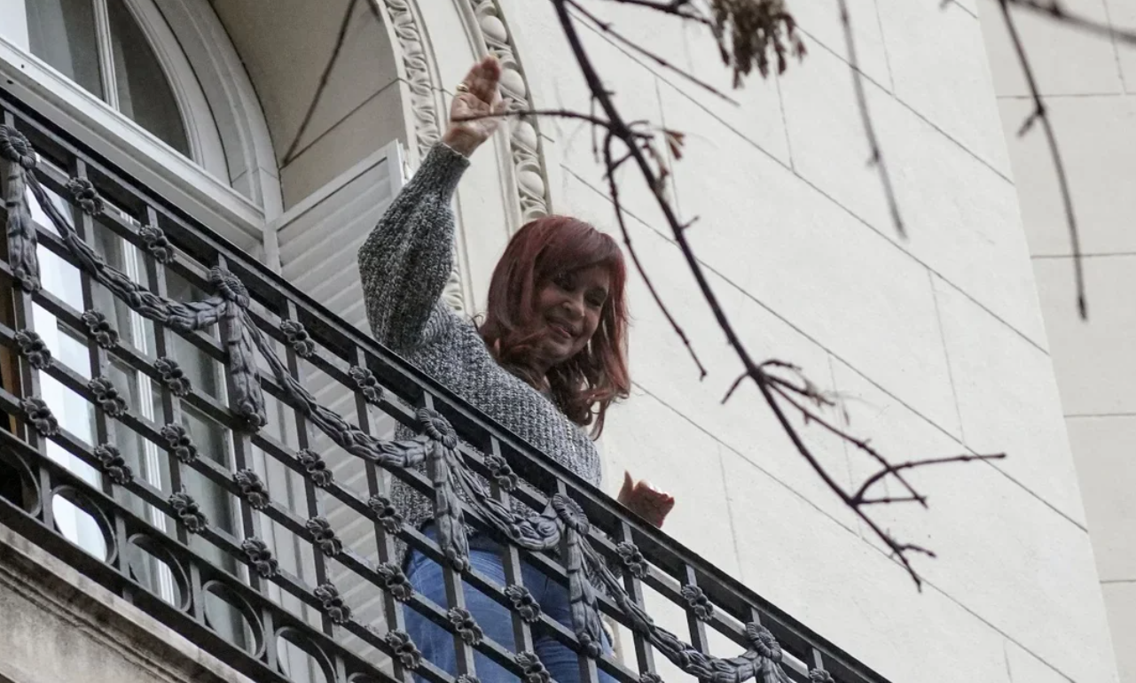 Tras el acto en Plaza de Mayo, Cristina Kirchner volvió a publicar en redes sociales | Política