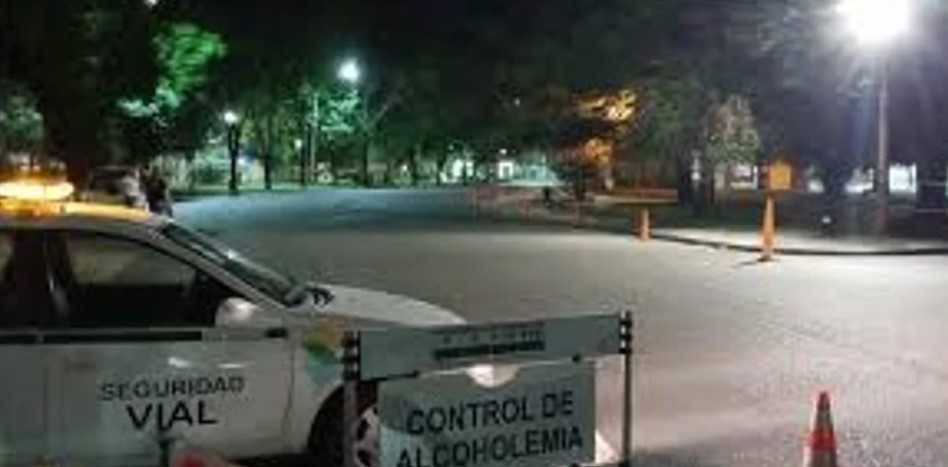 Salta: quiso coimear a un agente, se fugó y abandonó a su amigo en el auto | Actualidad